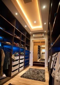 Большая открытая гардеробная комната с комбинированным наполнением Брест