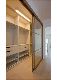 Линейная гардеробная комната с дверями купе Брест