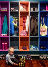Детская цветная гардеробная комната Брест