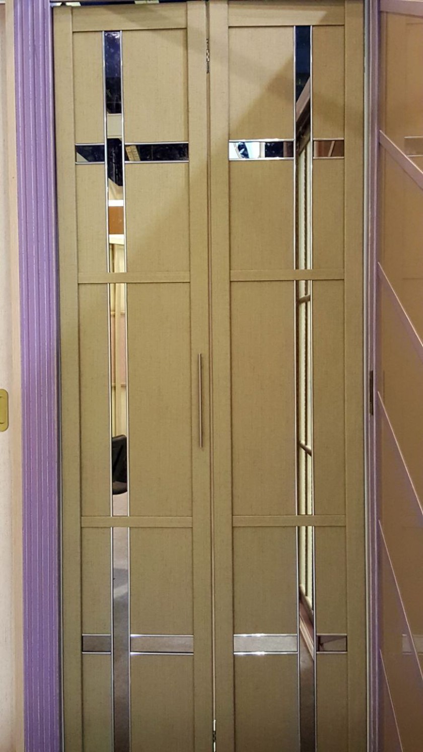 Двери гармошка шпонированные с зеркальным декором Брест