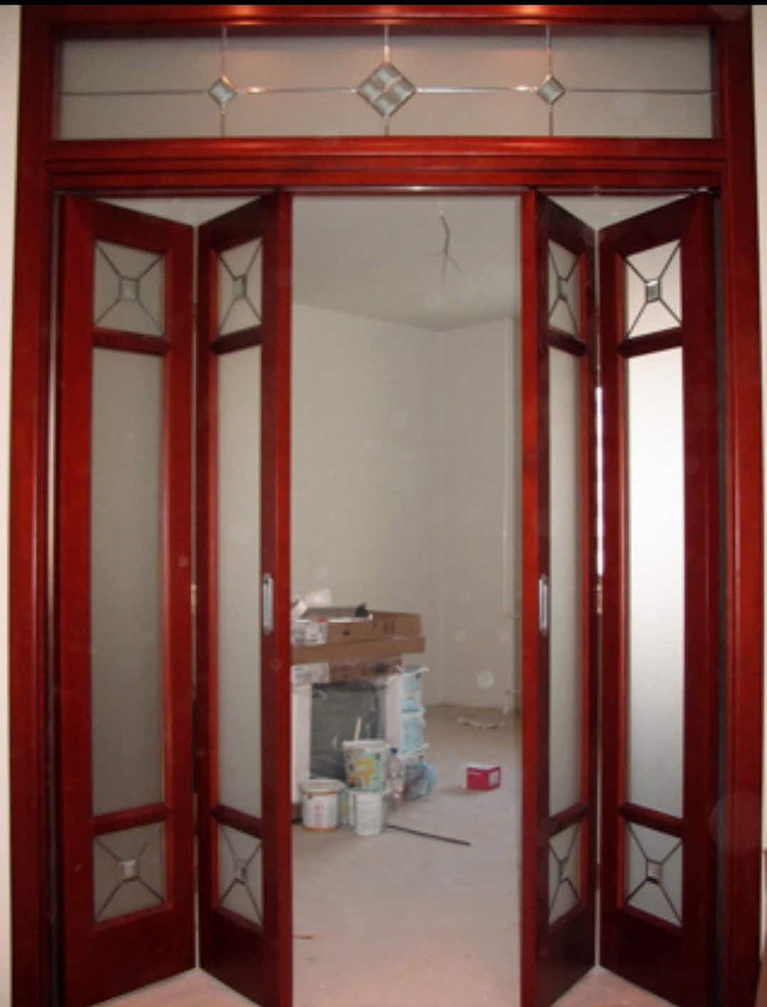Дверь гармошка с декоративными стеклянными вставками Брест
